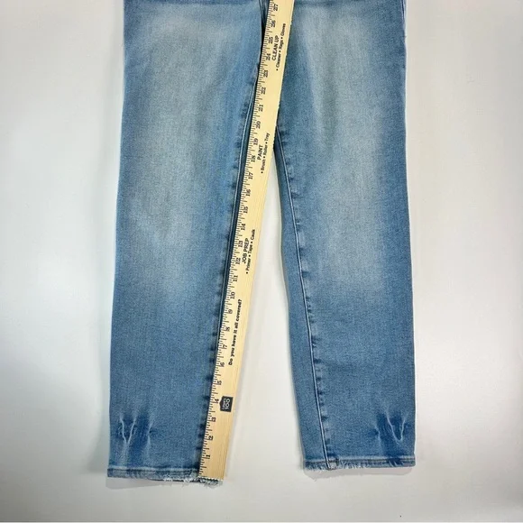 Good American Light Blue Straight Leg Jeans - Picture 11 of 12